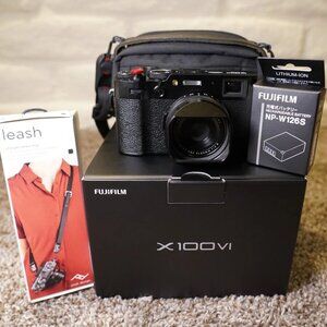 Fujifilm X100VI - 2 batteries, Peak Design leash, Pouch, lens hood + more extra